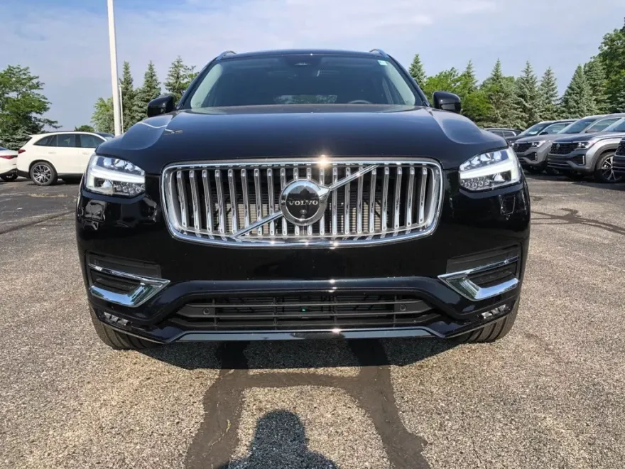 2025 Volvo XC90 Plus photo 1