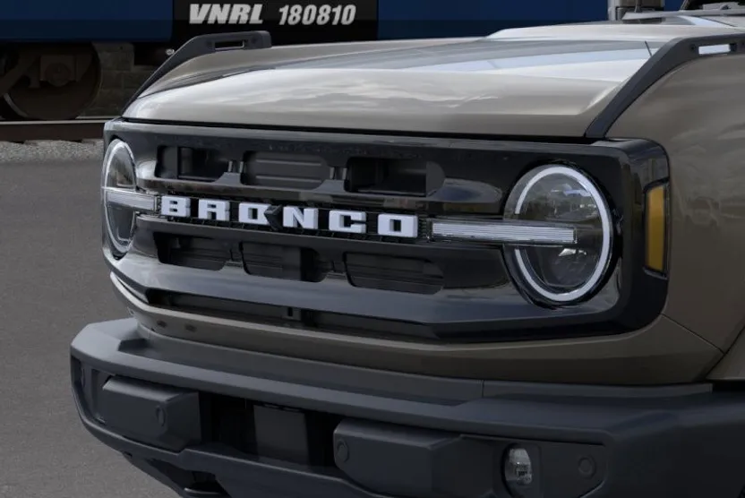 2025 Ford Bronco Outer Banks photo 16