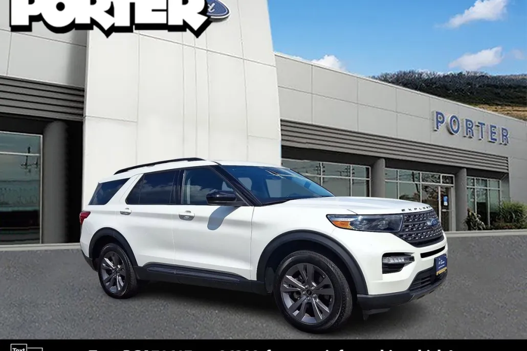 2023 Ford Explorer XLT photo 1