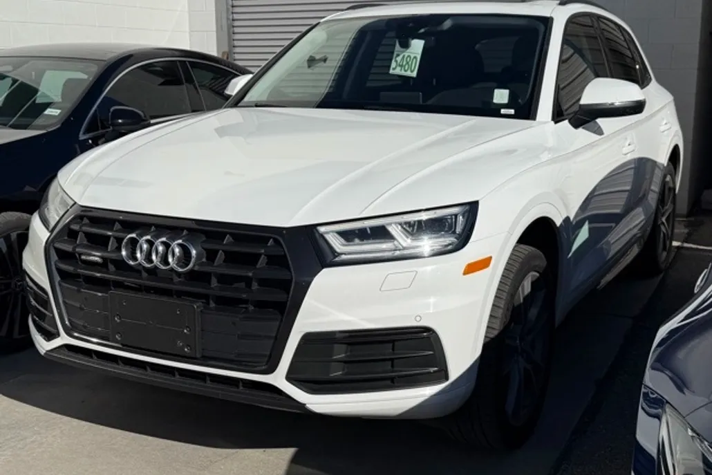 2020 Audi Q5 45 Premium Plus photo 1