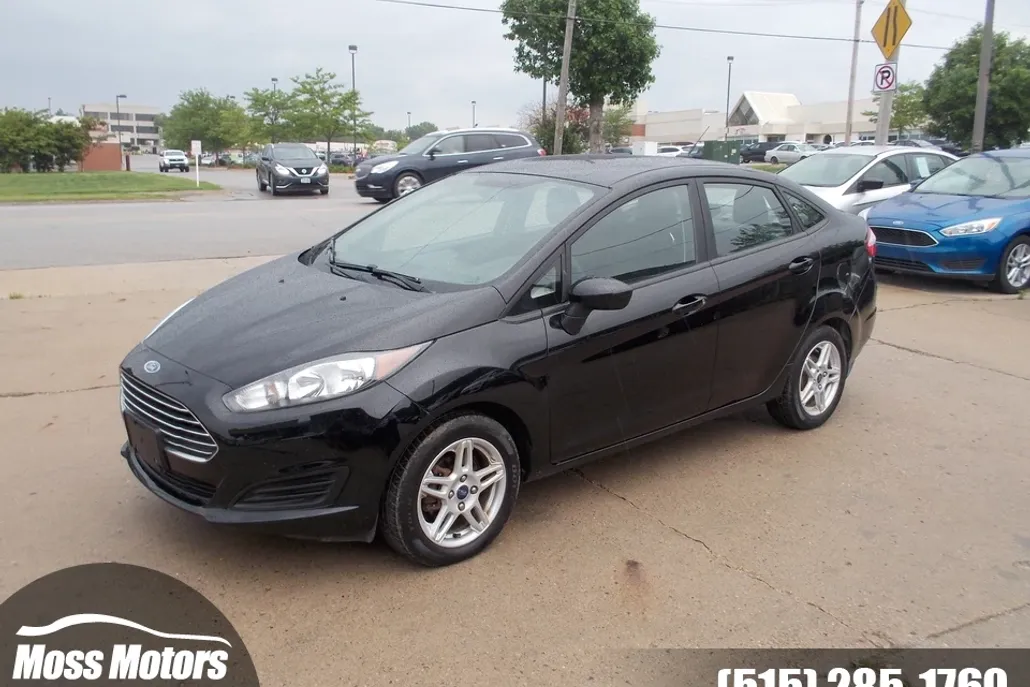 2017 Ford Fiesta SE photo 1