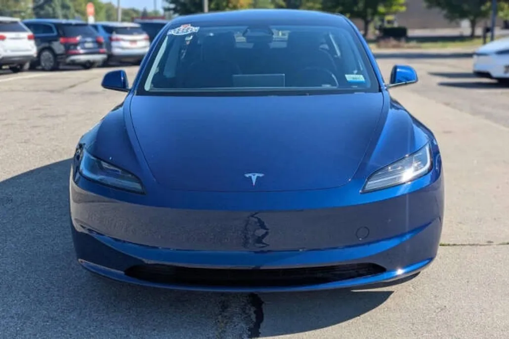 2025 Tesla Model 3 Long Range photo 1