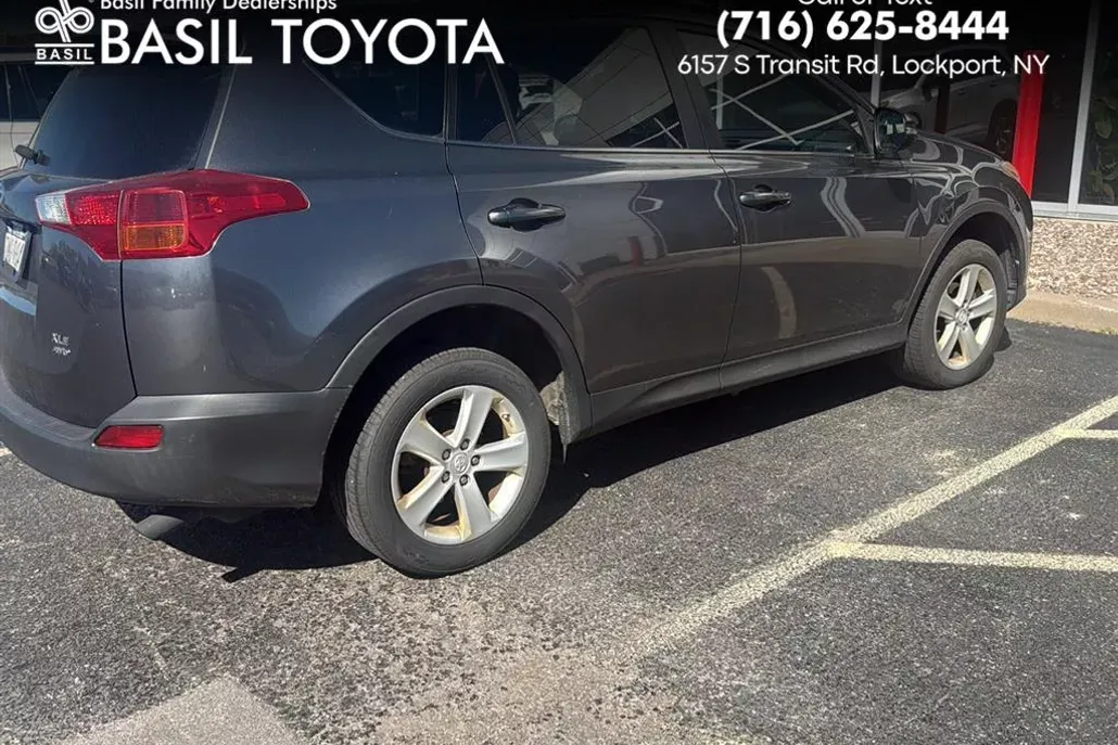 2013 Toyota RAV4 XLE photo 1