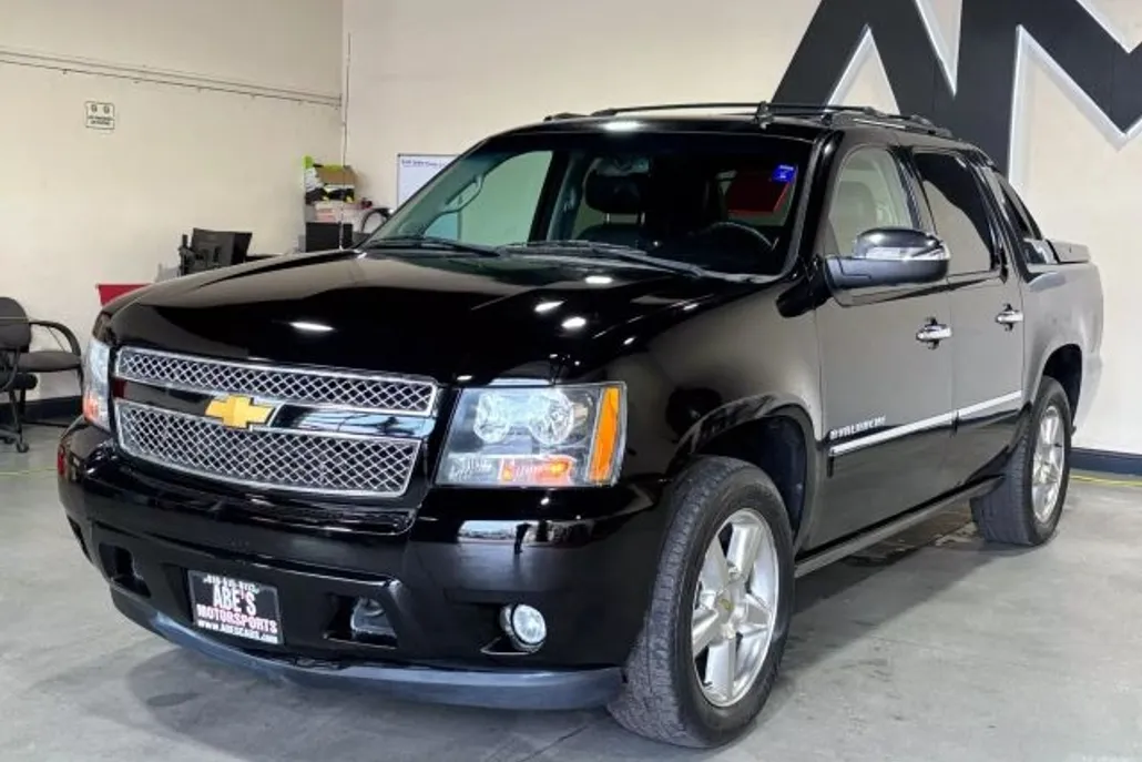 2013 Chevrolet Avalanche LTZ photo 1