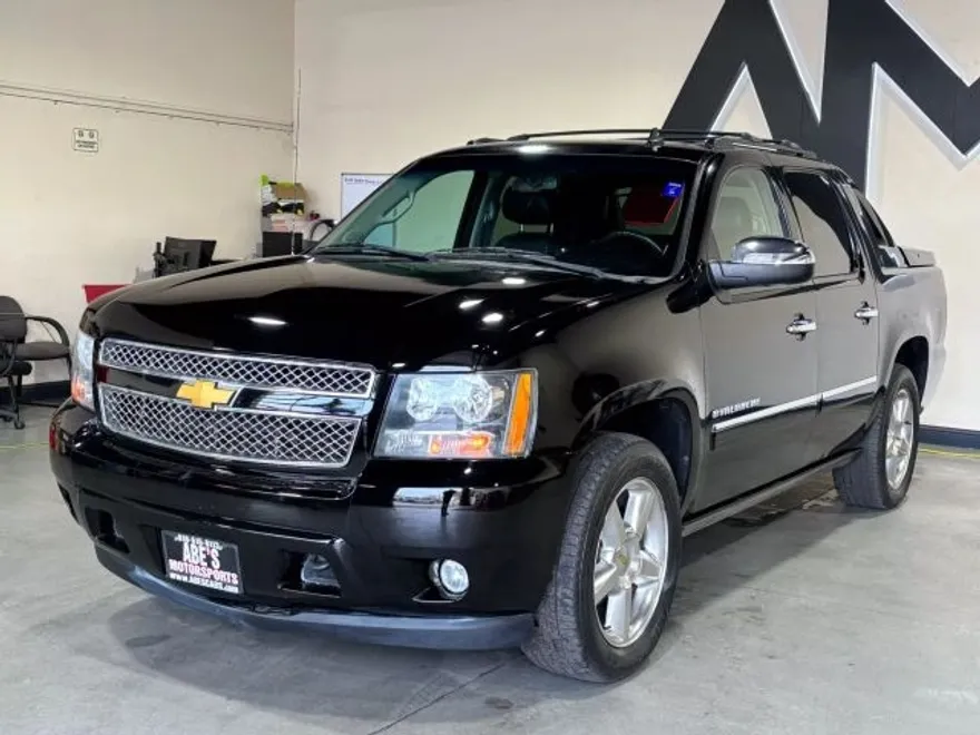 2013 Chevrolet Avalanche LTZ photo 1