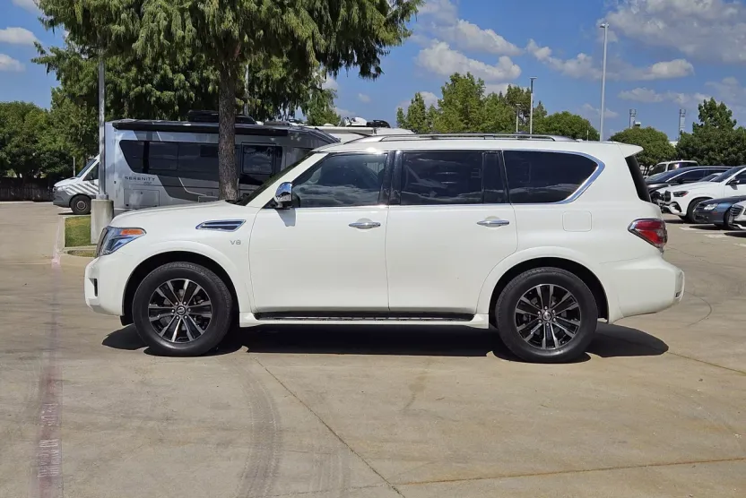 2019 Nissan Armada Platinum photo 1