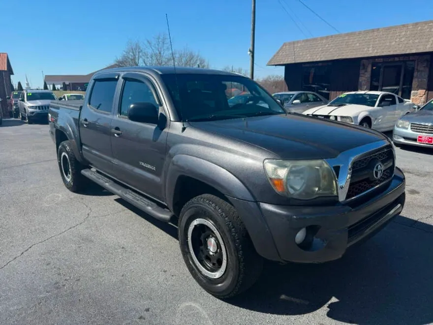 2011 Toyota Tacoma PreRunner V6 photo 1
