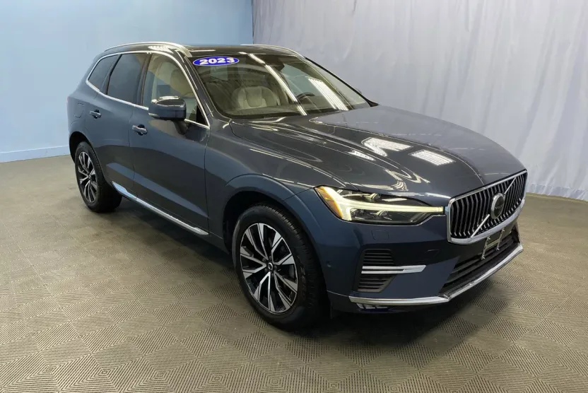 2023 Volvo XC60 Plus photo 1