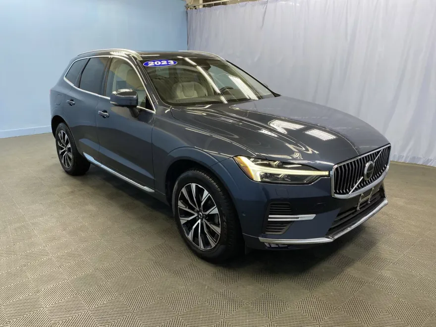 2023 Volvo XC60 Plus photo 1