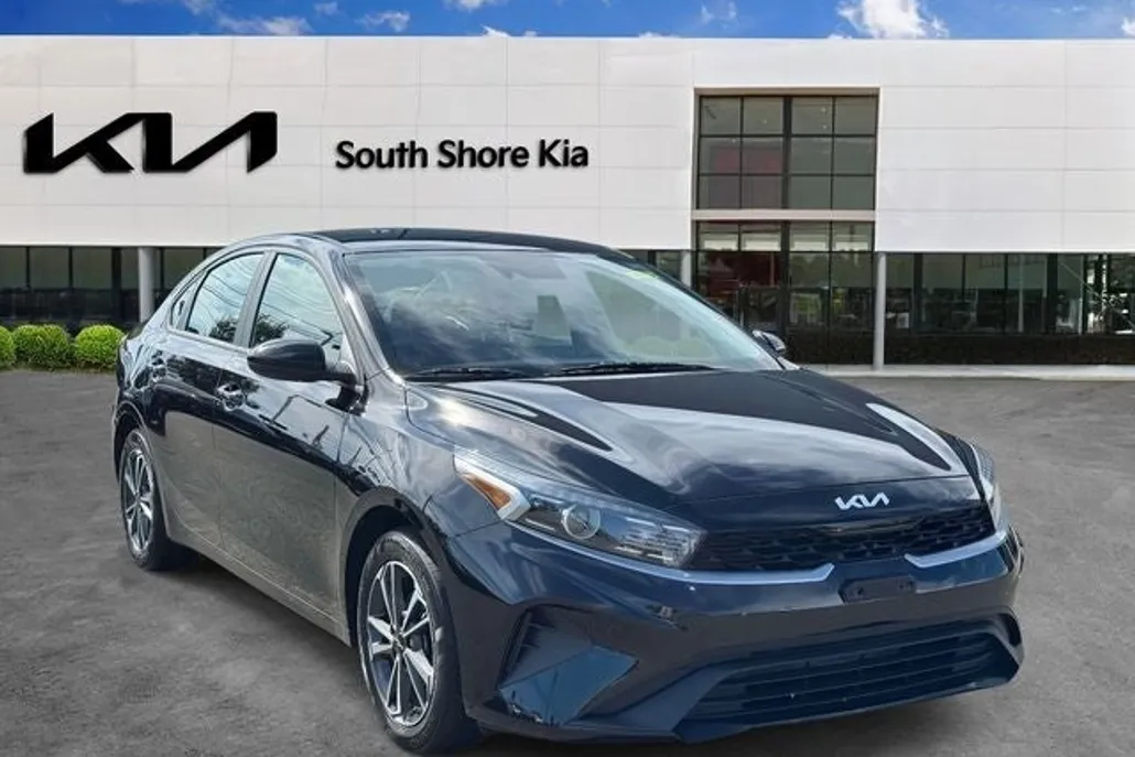2022 Kia Forte LXS photo 1