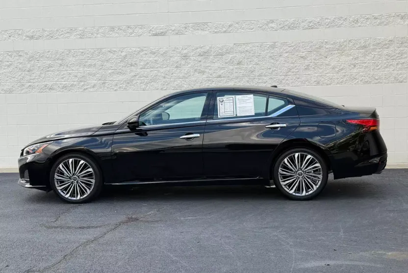 2024 Nissan Altima 2.5 SL photo 1
