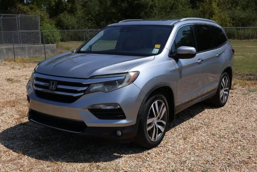 2016 Honda Pilot Touring photo 1