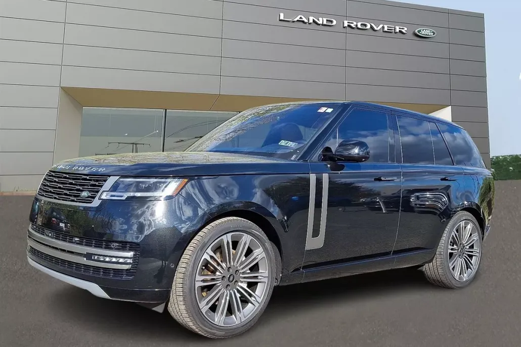 2023 Land Rover Range Rover SE photo 1