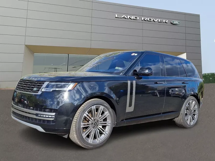 2023 Land Rover Range Rover SE photo 1