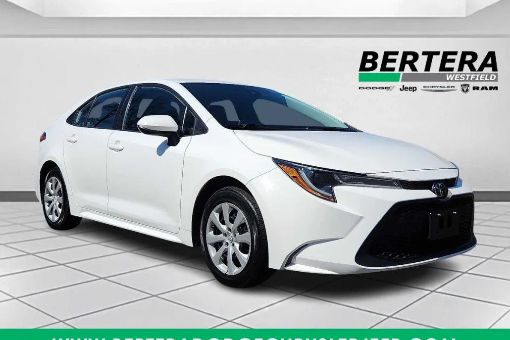 2021 Toyota Corolla LE photo 1
