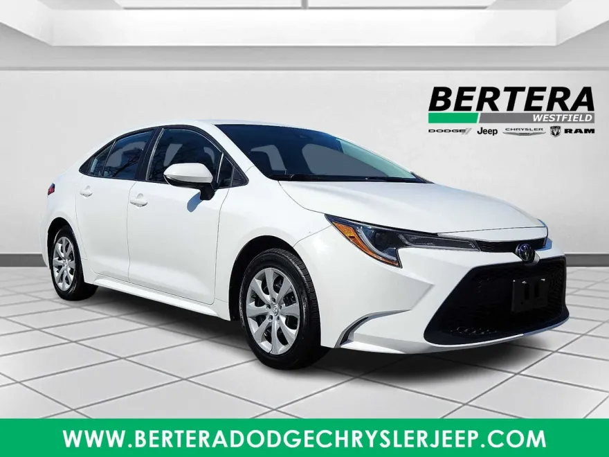 2021 Toyota Corolla LE photo 1