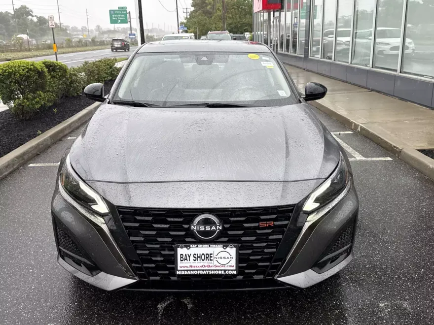 2023 Nissan Altima 2.5 SR photo 1