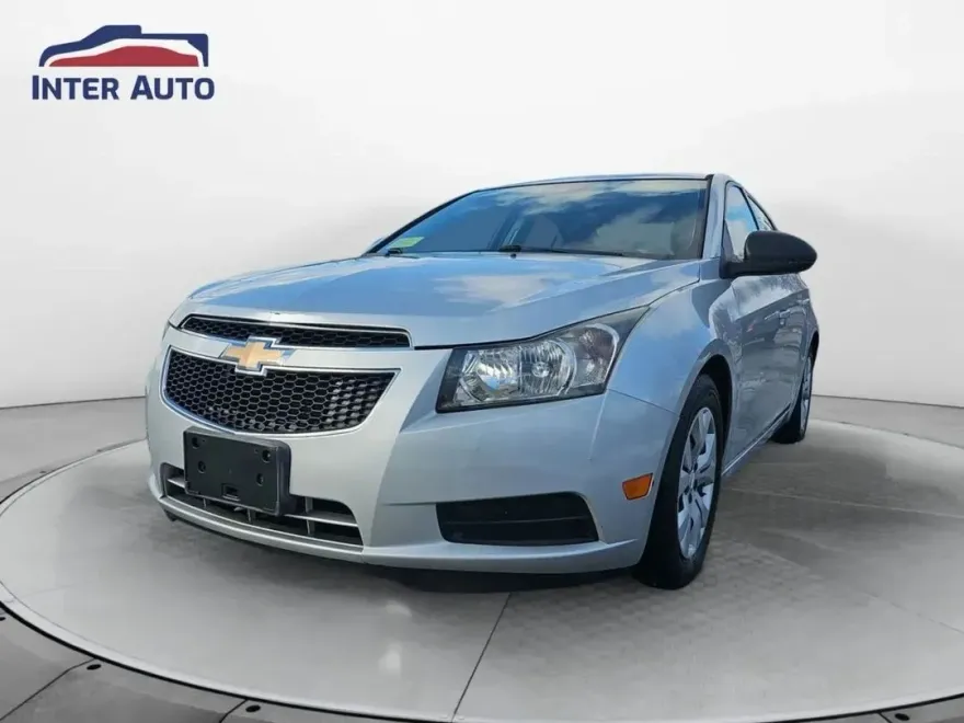 2014 Chevrolet Cruze LS photo 1