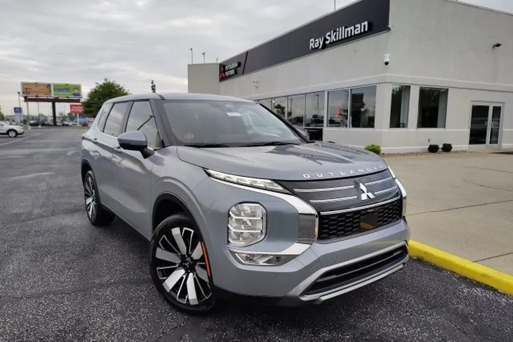 2025 Mitsubishi Outlander SE photo 1