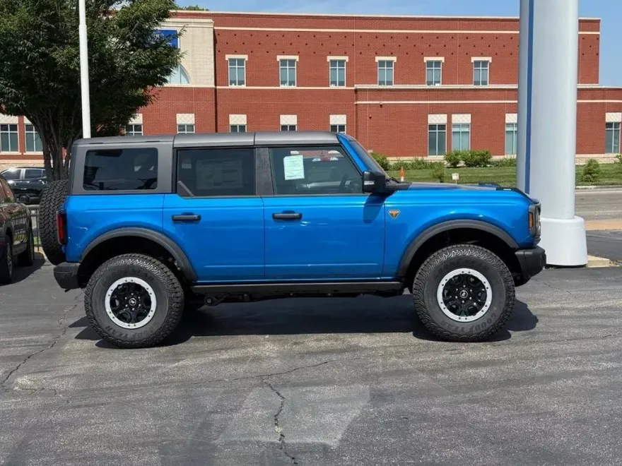 2025 Ford Bronco Badlands photo 1