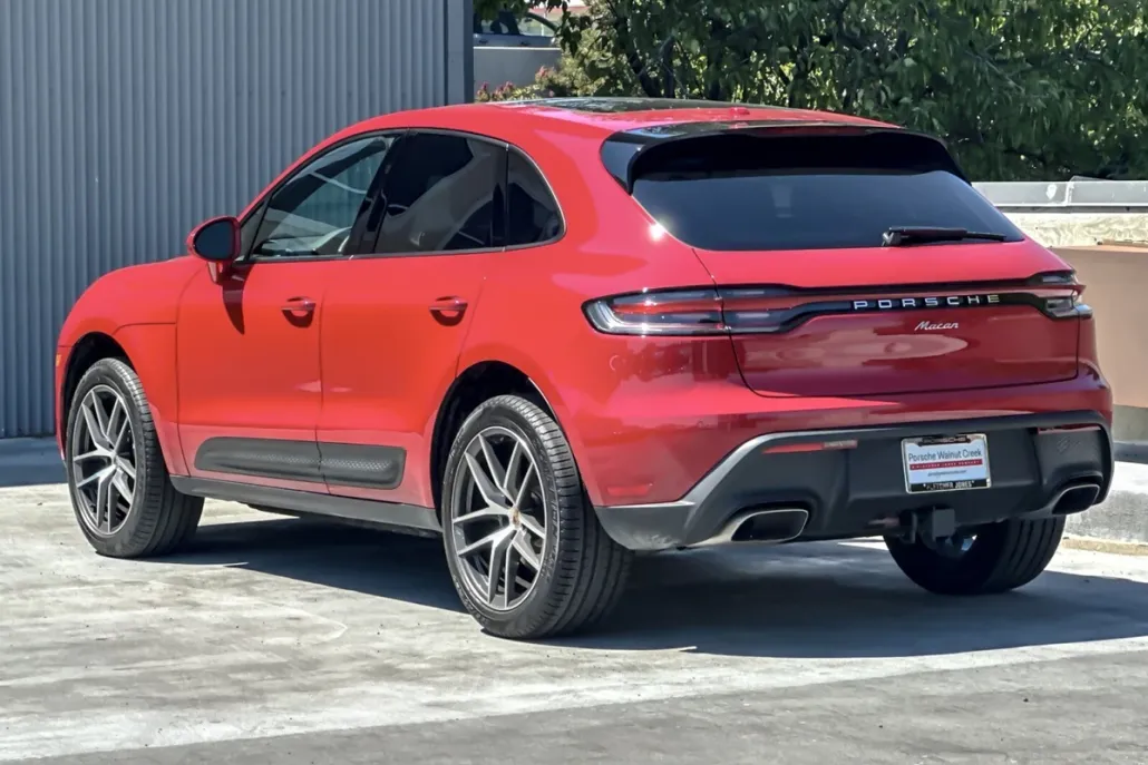 2025 Porsche Macan T photo 1