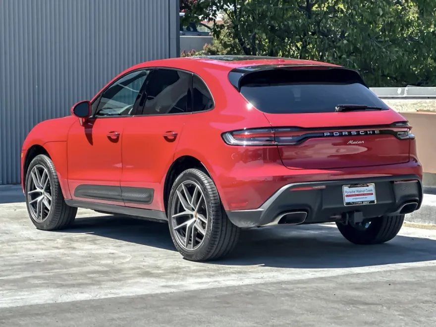 2025 Porsche Macan T photo 1