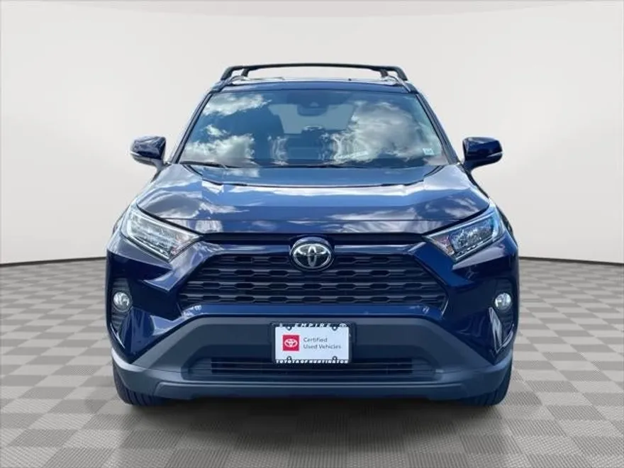 2020 Toyota RAV4 XLE photo 1