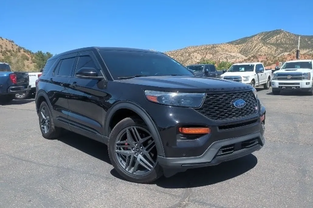 2022 Ford Explorer ST photo 1