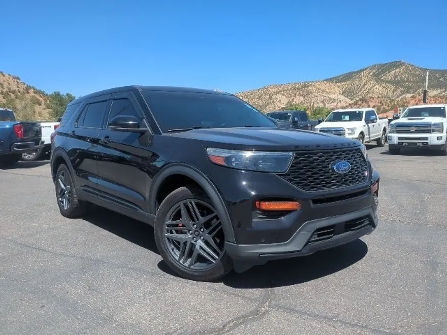 2022 Ford Explorer ST photo 1