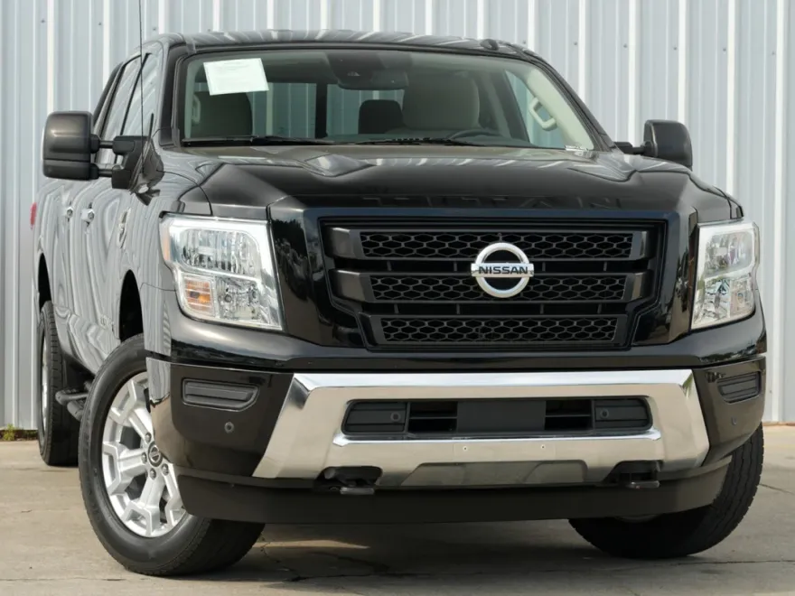 2021 Nissan Titan SV photo 1