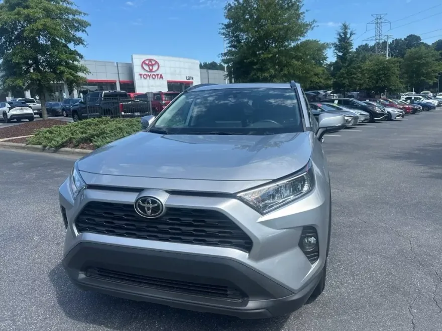 2021 Toyota RAV4 XLE photo 1