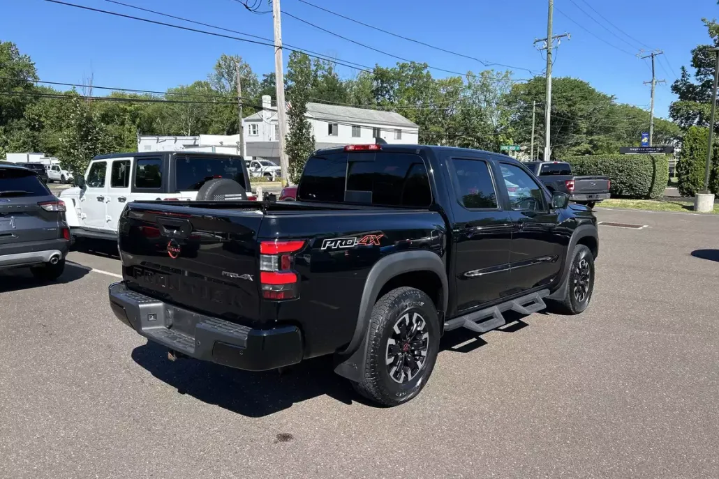 2023 Nissan Frontier PRO-4X Crew Cab photo 1