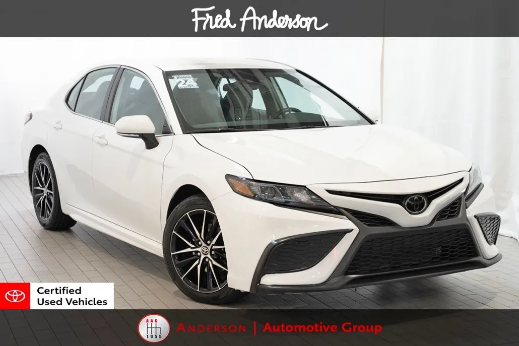 2024 Toyota Camry SE photo 1