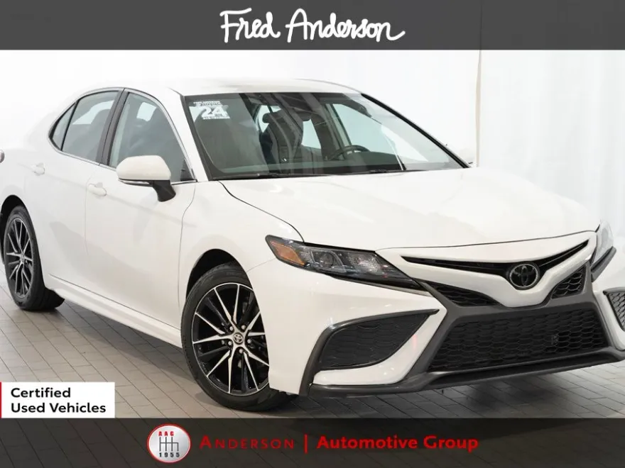 2024 Toyota Camry SE photo 1