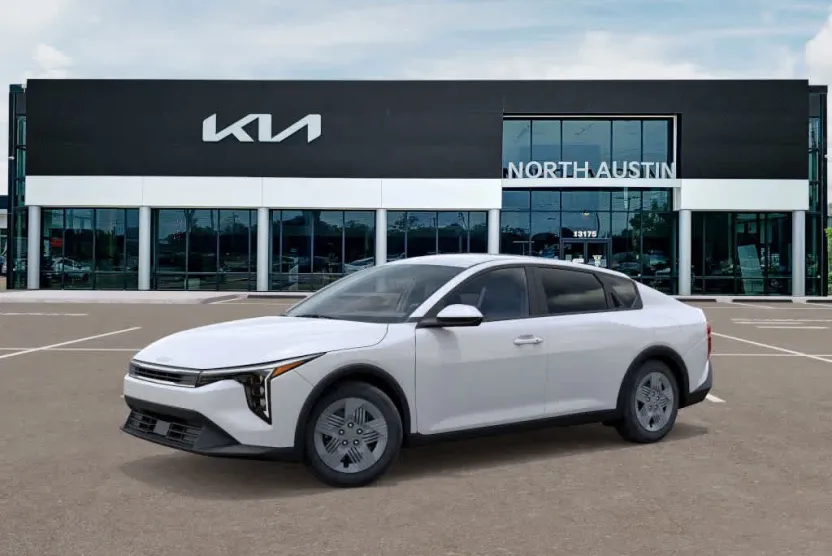 2025 Kia K4 LX photo 1