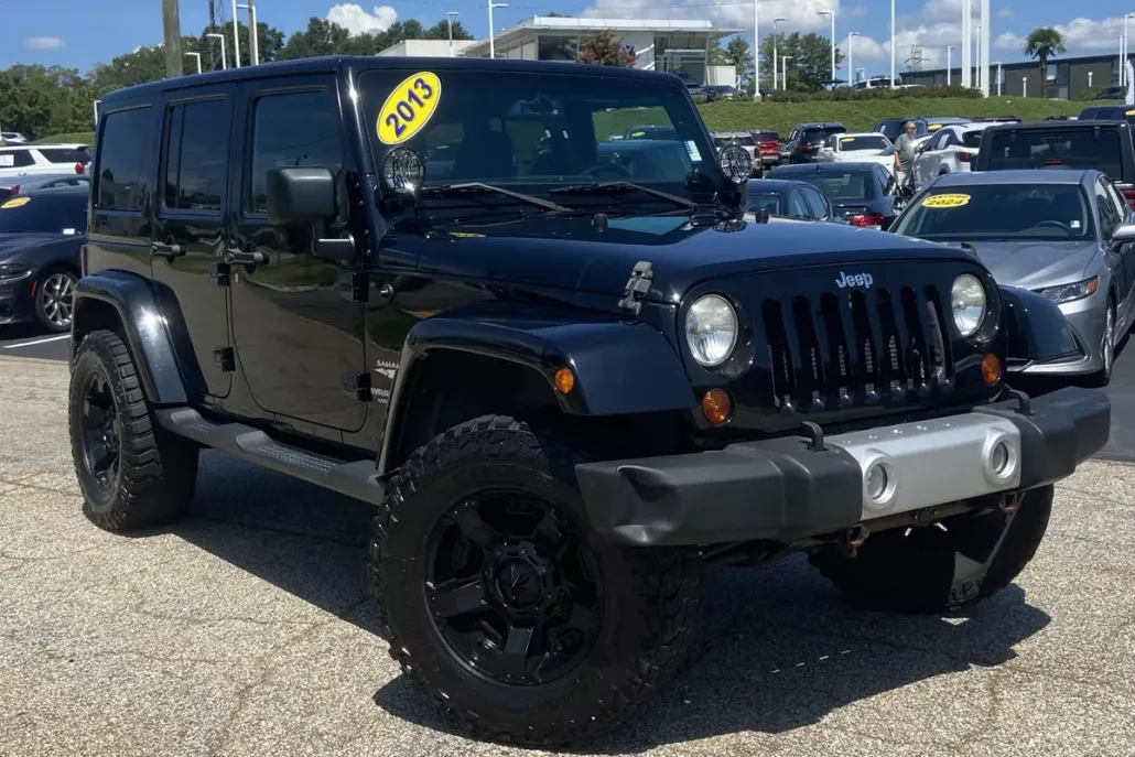 2013 Jeep Wrangler Unlimited Sahara photo 1