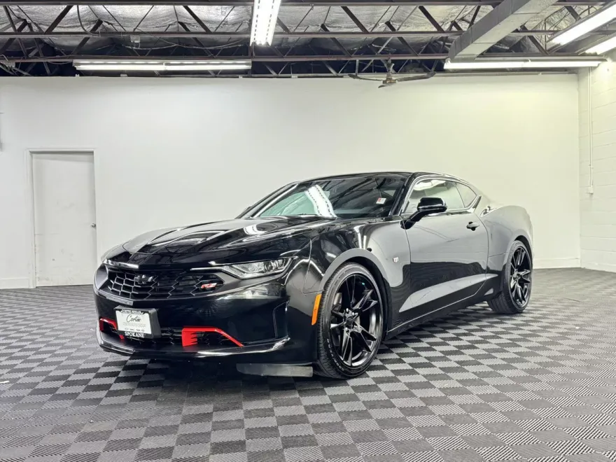 2019 Chevrolet Camaro 1LT photo 1