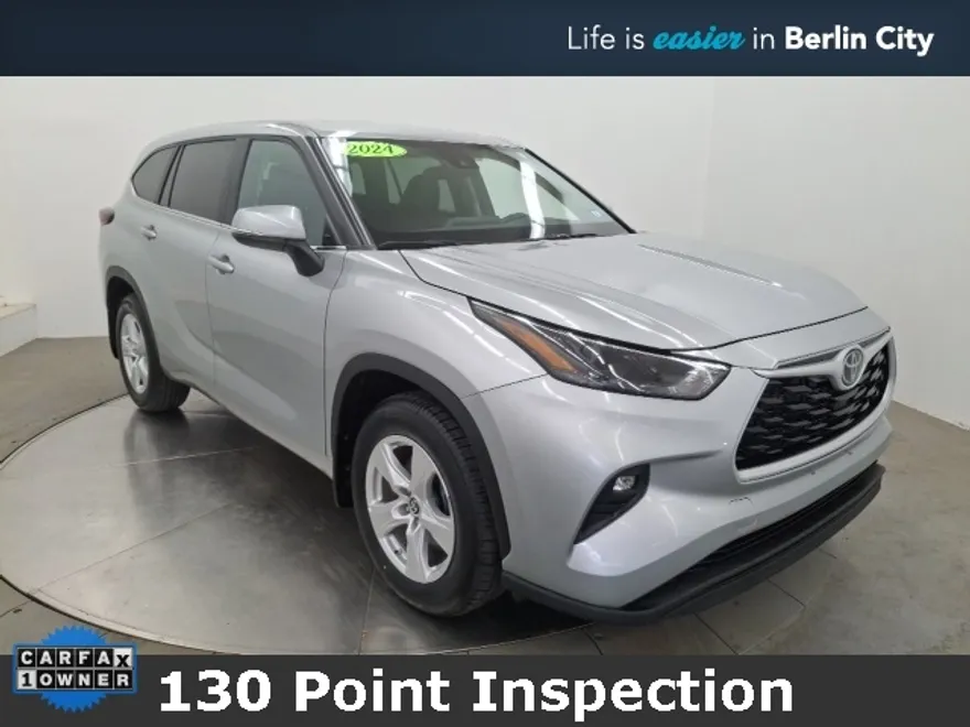 2024 Toyota Highlander LE photo 1