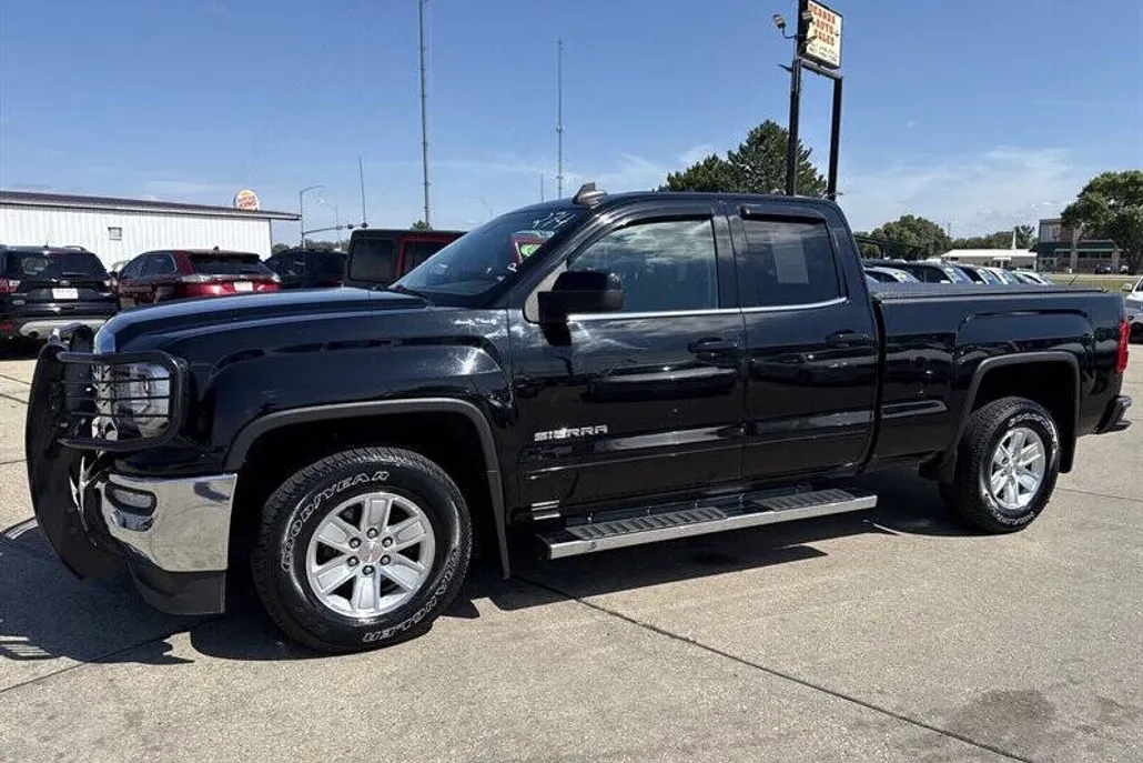 2017 Gmc Sierra 1500 SLE photo 1