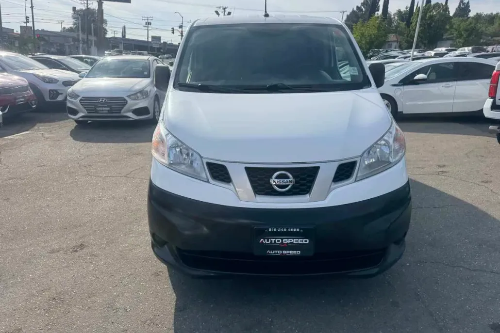 2015 Nissan NV200 SV photo 1