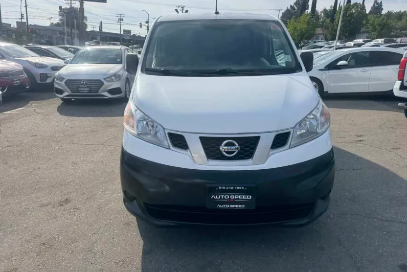 2015 Nissan NV200 SV photo 1