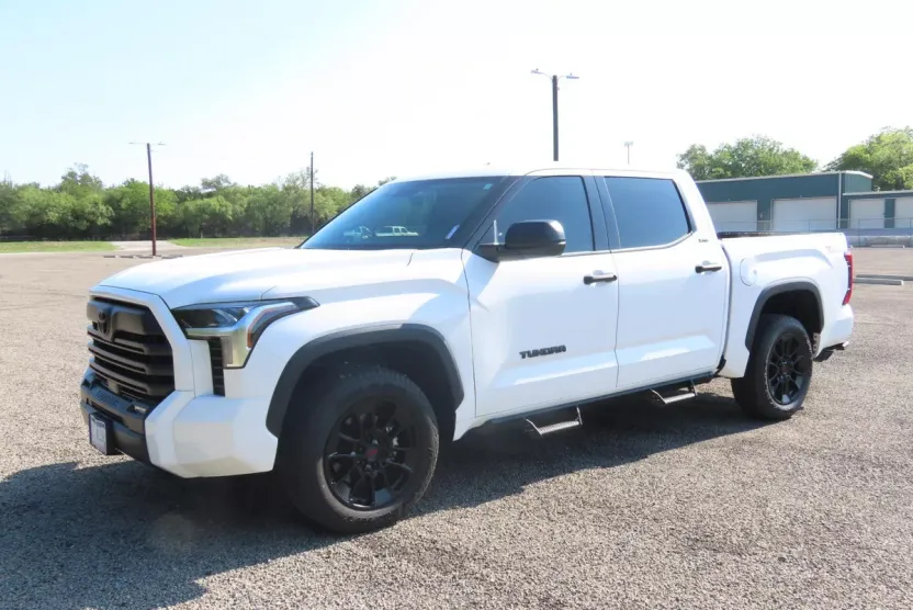 2023 Toyota Tundra SR5 photo 1