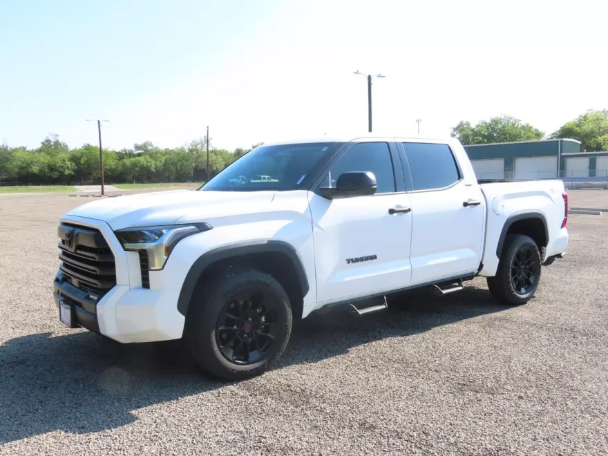 2023 Toyota Tundra SR5 photo 1