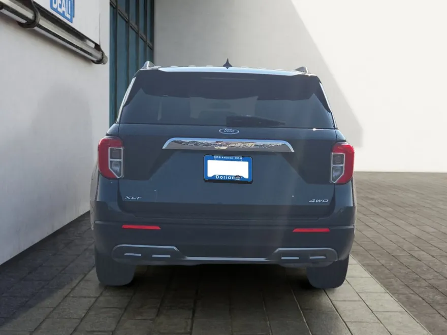 2022 Ford Explorer XLT photo 1