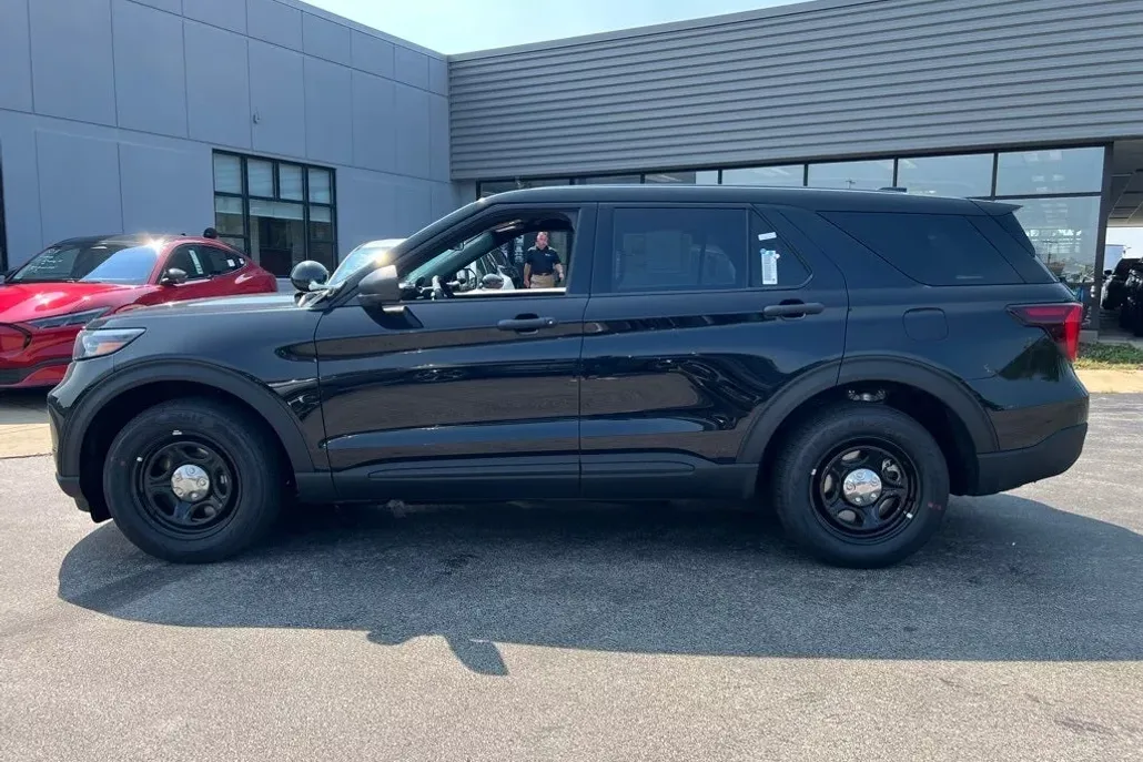 2025 Ford Explorer photo 1