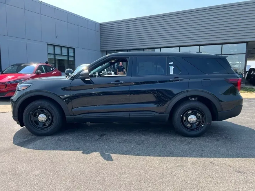 2025 Ford Explorer photo 1