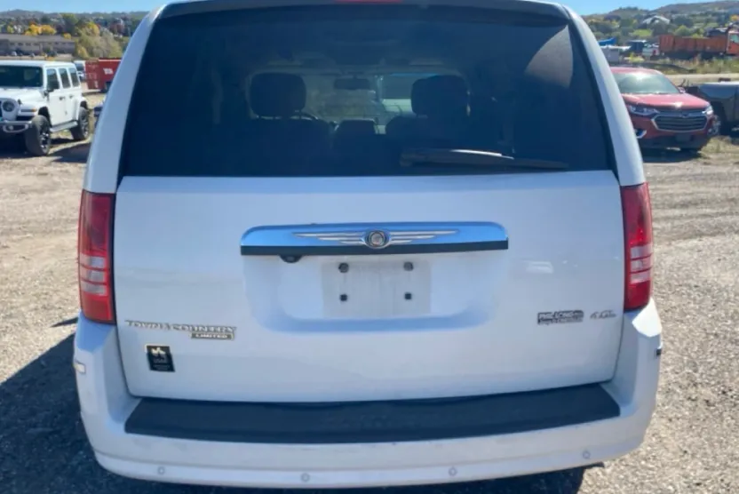 2008 Chrysler Town & Country Limited photo 1