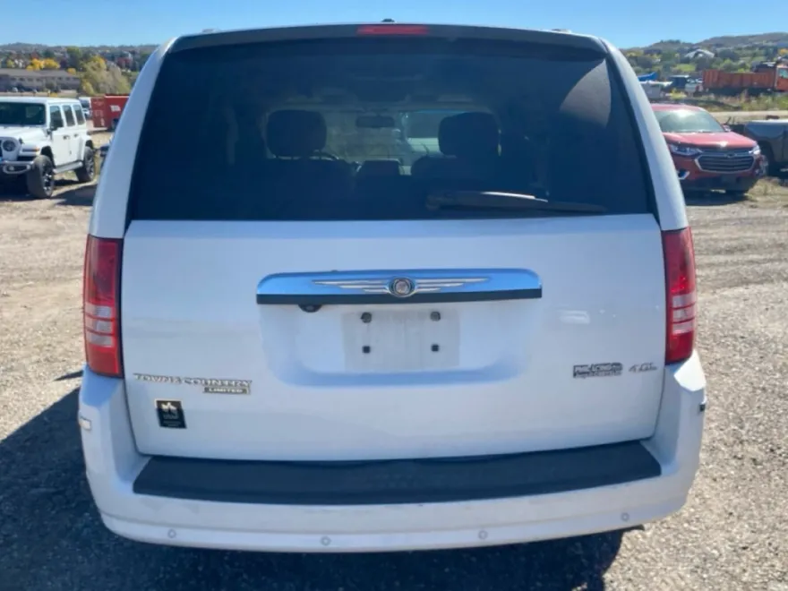 2008 Chrysler Town & Country Limited photo 1