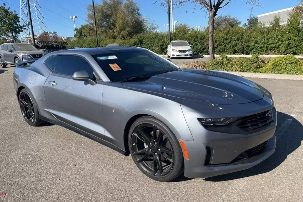 2021 Chevrolet Camaro 1LT photo 1