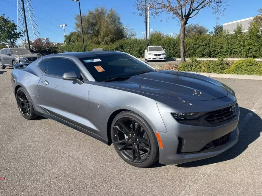 2021 Chevrolet Camaro 1LT photo 1